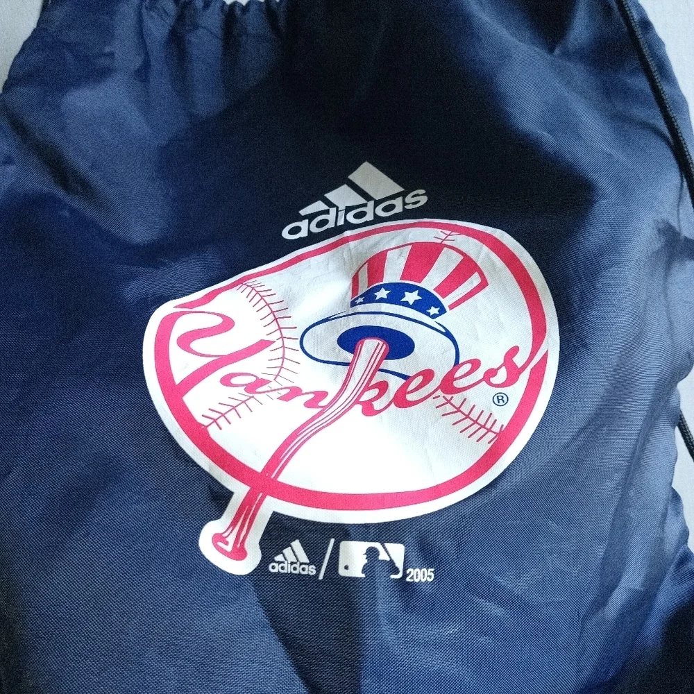 Adidas New York Yankees Drawstring Bag - Picture 3 of 5